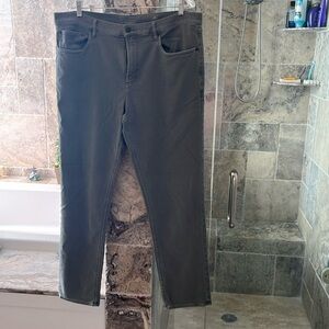 Olive green pants. Faherty Brand. Size 38/32